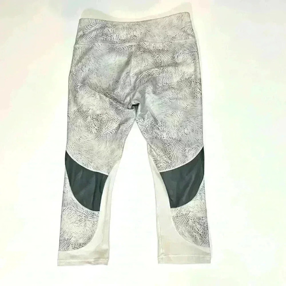 Calia by Carrie Underwood Capri Gym Pants Leggings Stretchy Pocket Exercise Run - Picture 2 of 8
